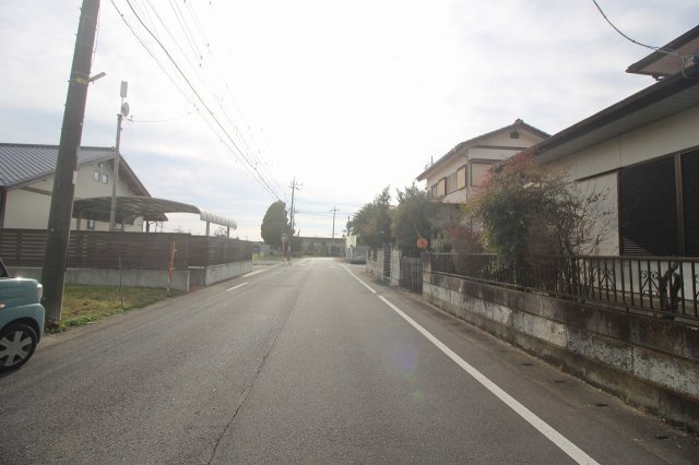 壬生町いずみ町の前面道路含む現地写真|東側道路（2025年12月撮影）