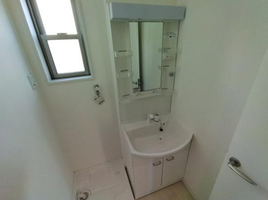 神戸市長田区収益アパート　KARIN新長田アネックスの独立洗面台