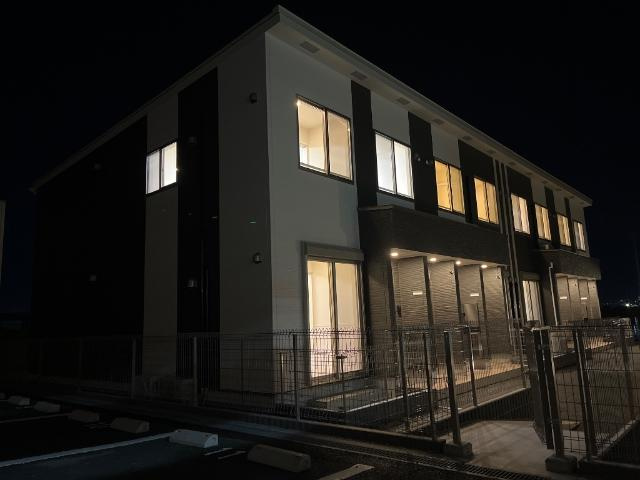 外観写真（夜）