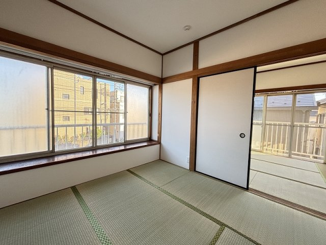 和室ならではの温かな和の空間で寛ぎの時間を過ごせます