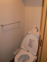 コンパクトで使いやすいトイレです