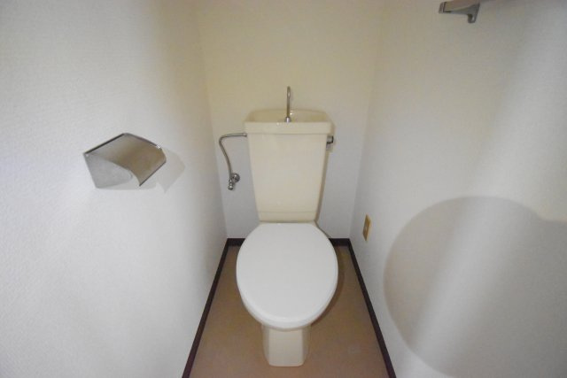 ゆったりとした空間のトイレです