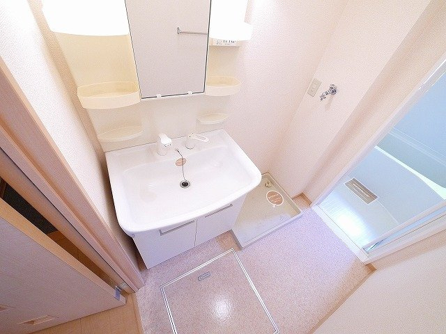 コート宮ノ下の洗面所|独立洗面台あり、毎朝おしゃれに忙しい女性の方におすすめです