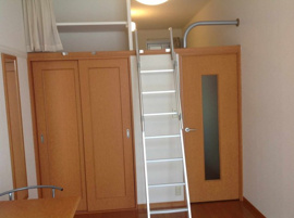 ゆったり過ごせる居間です