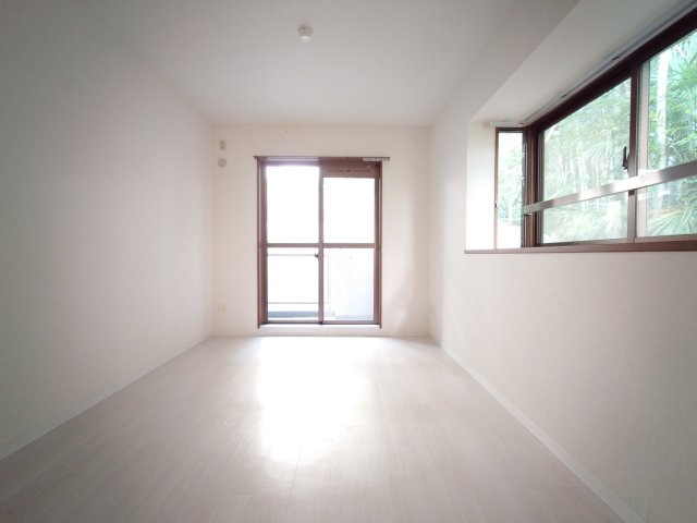 読売ランド第一マンションズの居間・リビング