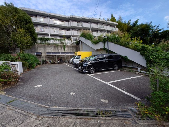 読売ランド第一マンションズの駐車場