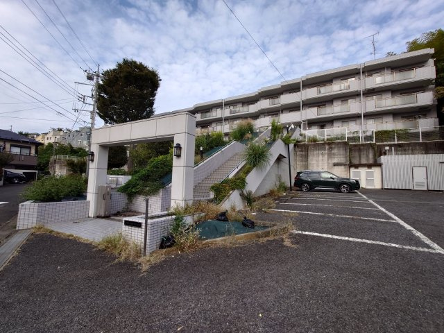 読売ランド第一マンションズの駐車場