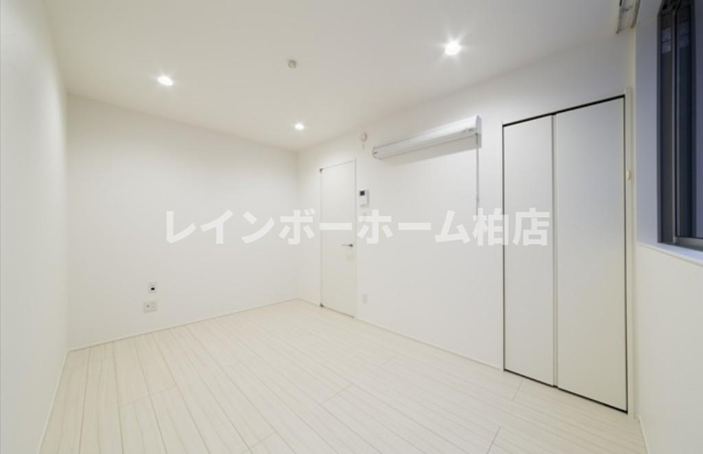 仲介手数料（賃料の1.10ヵ月）無料対象物件！の内装|明るい室内です