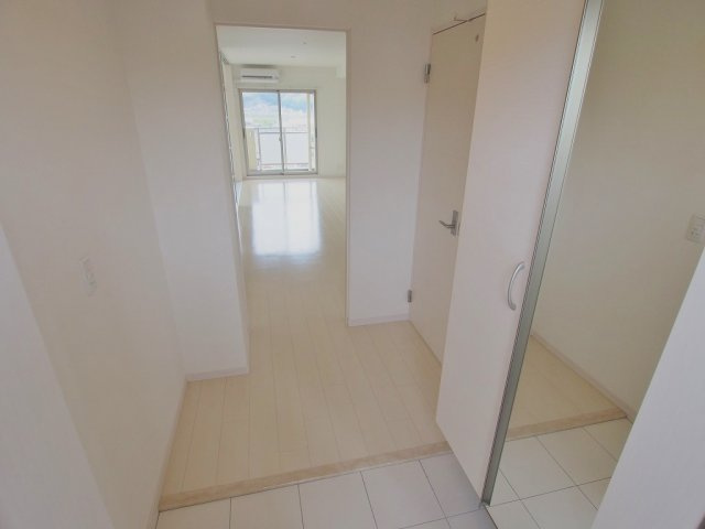 リアルエステート東原タワーの玄関