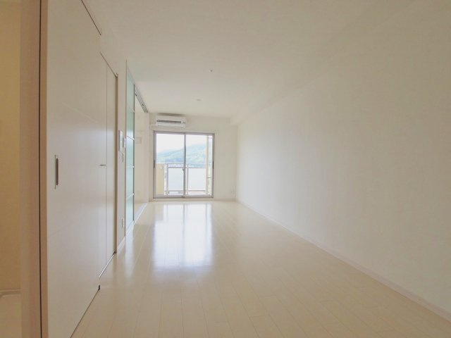 リアルエステート東原タワーの居間・リビング