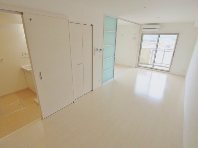 リアルエステート東原タワーの居間・リビング