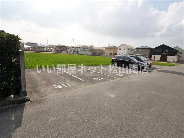 【駐車場】 | ロイヤル・ヴィラ