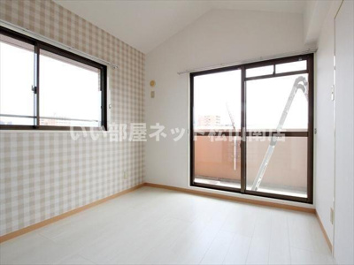 【洋室】 | ロイヤル・ヴィラ