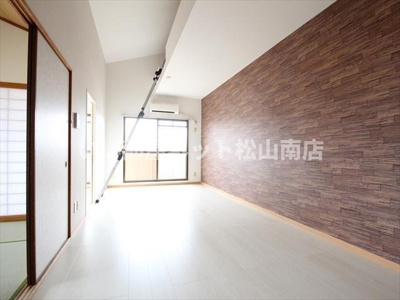 【居間・リビング】 | ロイヤル・ヴィラ