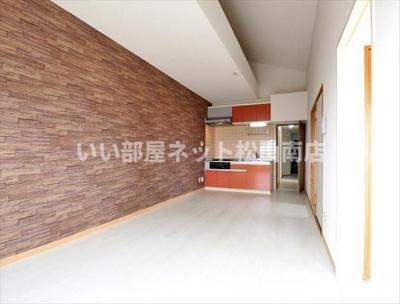 【居間・リビング】 | ロイヤル・ヴィラ