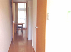 明るい玄関です