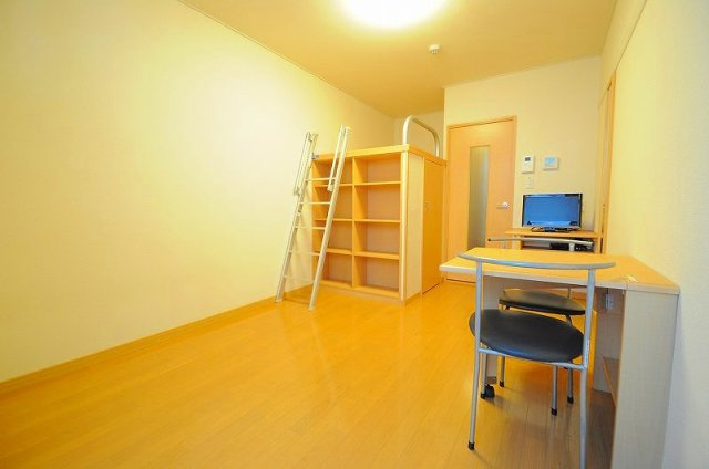 ゆったり過ごせる居間です