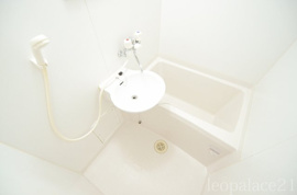 日々の疲れを癒すお風呂付です