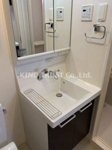 エステムコート梅田・天神橋IIグラシオの洗面所|ゆったりとスペースのある洗面所