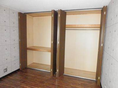 エルバーニョくろもんの内装|クローゼット