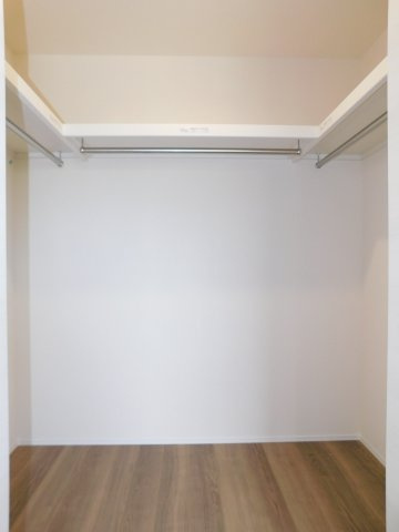 愛西市諸桑町郷城の新築一戸建の収納|◇大容量ウォークインクローゼット◇　　大きな荷物もしっかり収納できます♪