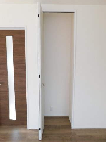 愛西市諸桑町郷城の新築一戸建の収納|◇リビング収納◇　　リビングがスッキリと片付く収納完備！