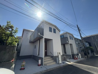 【外観】 | 保土ヶ谷区狩場町　新築分譲住宅　全２棟　今回販売２棟　１号棟 | 現地（４月３日撮影）