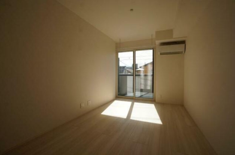 クレールレジデンスの居間・リビング