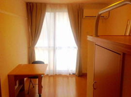 ゆったり過ごせる居間です