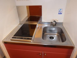 コンパクトなキッチンで掃除もラクラク