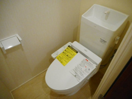 温水洗浄便座付きです。