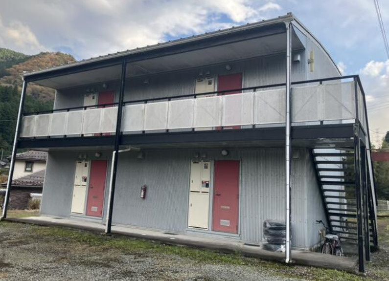 朝来市生野町円山　共同住宅の外観