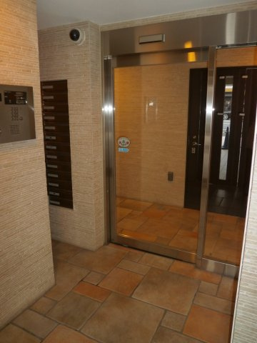 ゆとりのあるエントランスです