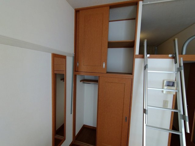 明るい色調の室内です