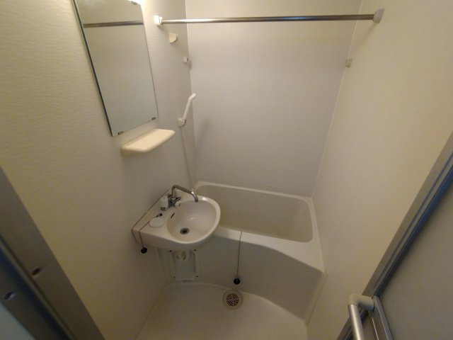 コンパクトで使いやすいお風呂です