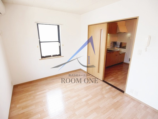 エスペランドＮＡＫＡの居間・リビング|洋室のお部屋です。