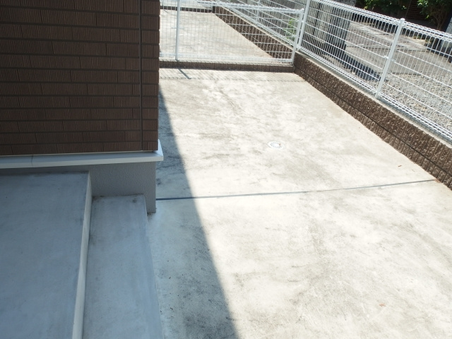 アプローズ天神前の庭