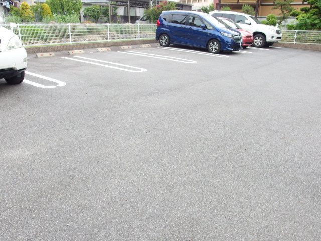 アプローズ天神前の駐車場