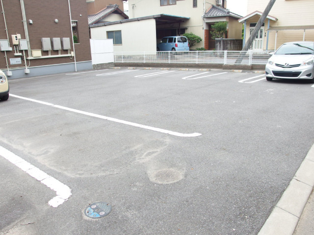 アプローズ天神前の駐車場