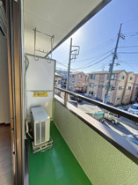 暖かな日差しのふりそそぐバルコニー