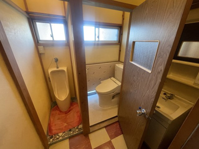 【トイレ】 | 桜川市岩瀬7DK中古住宅 | 一階トイレ