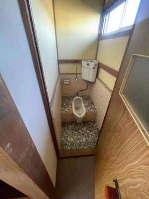 【トイレ】 | 桜川市岩瀬7DK中古住宅 | 二階トイレ