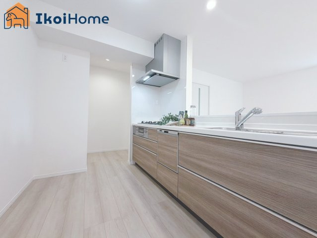 明石市大久保町大久保町　新築戸建のキッチン|◆同社施工例◆キッチンと同色のカップボードの設置依頼を承ることが多いです。お気軽にご相談下さいませ