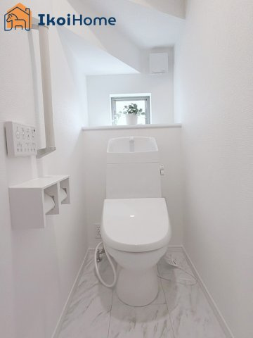 明石市大久保町大久保町　新築戸建のトイレ|◆同社施工例◆1階・2階にウォシュレット、暖房便座、脱臭機能を標準装備のトイレを完備！