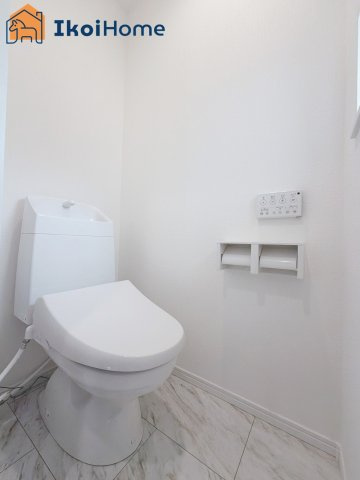 明石市大久保町大久保町　新築戸建のトイレ|◆同社施工例◆トイレが2か所あるので夜中も安心です。朝のトイレ渋滞も心配いりません。