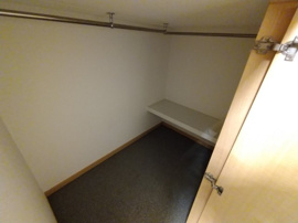 ウォークインクローゼット内照明あり