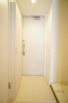 毎日通る玄関はこちらです