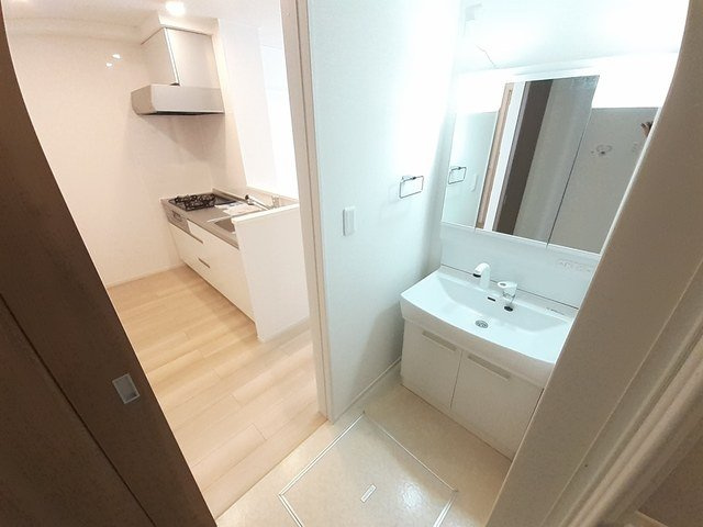 マリヌス・ドゥーエの洗面所|明るい洗面所です