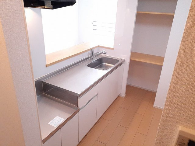 プラシードⅡのキッチン|コンパクトなキッチンで掃除もラクラク