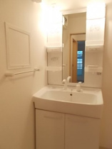 明るい洗面所です